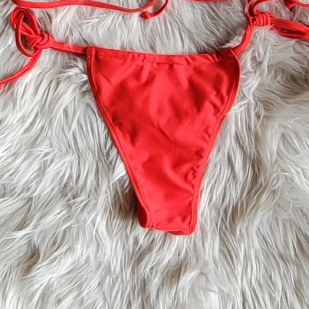 Red Bikini - Picture 6 of 6